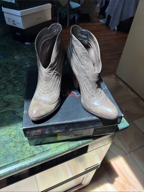 Carlos by Carlos Santana Bandit Leather Booties Boots. Like new condition. IOB
